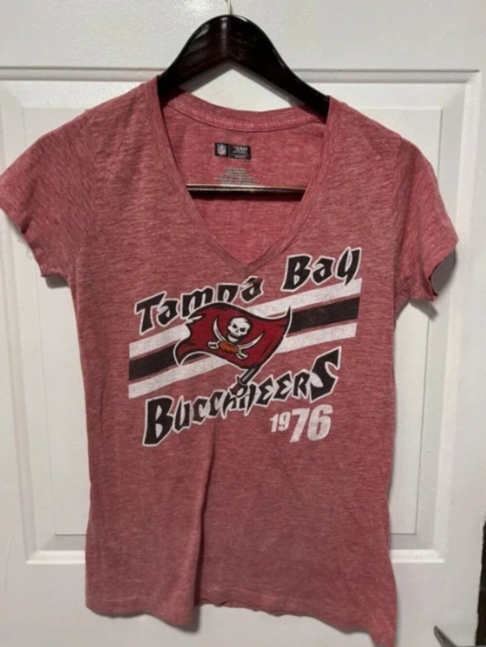 L Women's Tampa Bay Buccaneers Shirt V Neck NFL Football Apparel